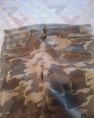 Pantalones Camuflaje Rotos Talla L
