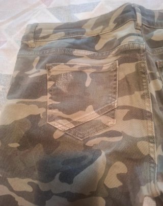 Pantalones Camuflaje Rotos Talla L