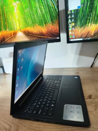 Dell Vostro 3000 15" Core i3 Th Gen 2.3 GHz - SSD