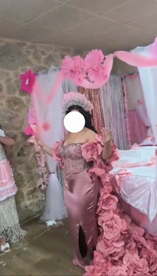 Vestido de Novia Gitana Flores Rosa Y complementos