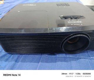 Proyector Optoma y Pantalla Eléctrica