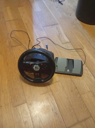 Volante y Pedales Logitech PC/PS3 Precio negociabl
