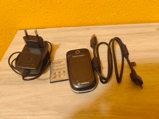 Sony Ericsson Teléfono Móvil Negro + Accesorios