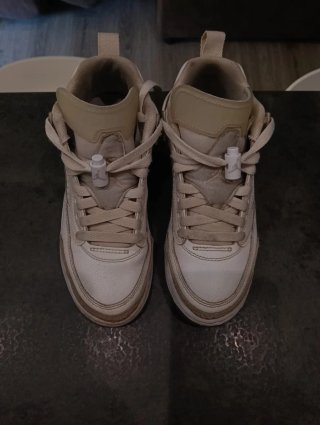 Zapatillas Jordan niña beige y blanco