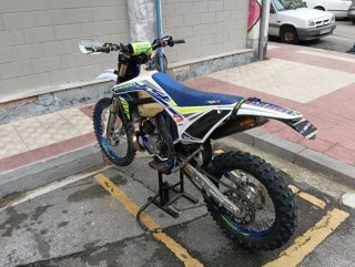 Sherco Enduro Moto Azul y Blanca