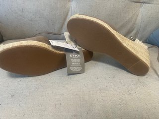Alpargatas cuña ETIKA Talla 39
