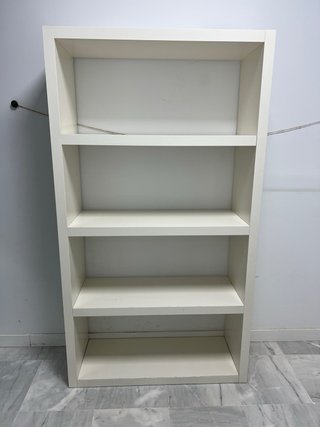 Estantería blanca de madera