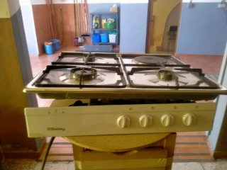 Placa de cocina a gas 4 fuegos Balay seminueva
