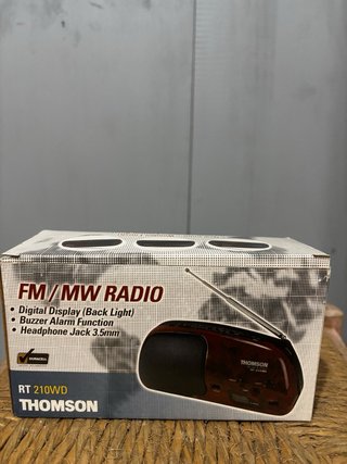Radio Portátil Thomson FM/AM RT 210WD