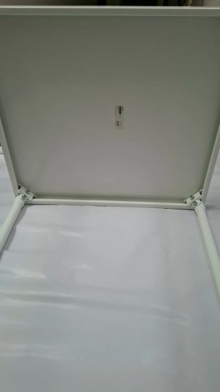 Mesita auxiliar cuadrada metálica blanca