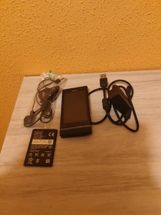 Sony Ericsson Xperia ZT25i + Accesorios