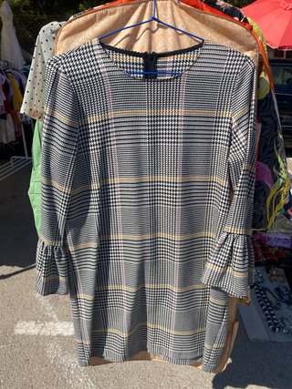 Vestido de cuadros manga acampanada