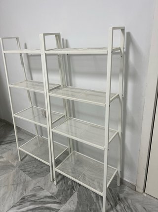 Estantería metálica blanca