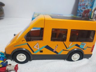 Autobús escolar Playmobil con figuras