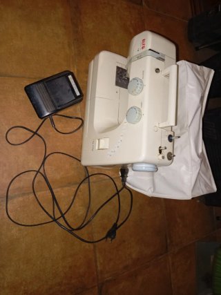 Máquina de coser Alfa Modelo 1203