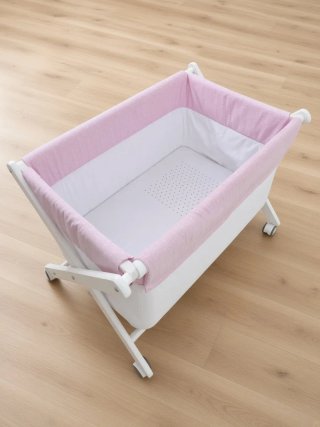 Minicuna rosa con ruedas