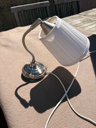 Lámpara de mesilla Ikea metal y tela