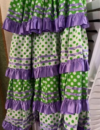 Traje de flamenca verde y morado