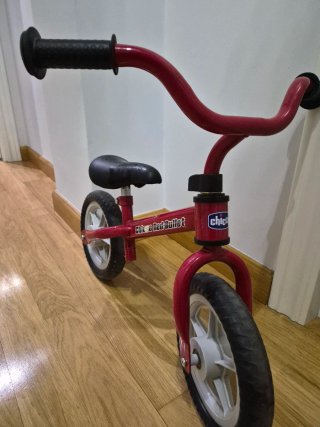 Bicicleta sin pedales Chicco Roja