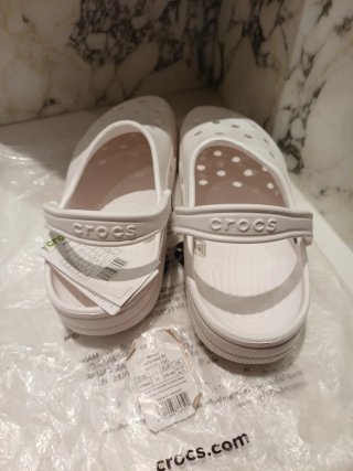 Zuecos Crocs blancos