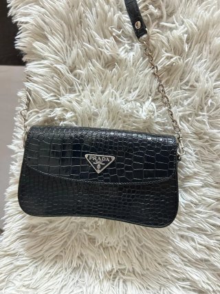 Bolso Negro Efecto Cocodrilo Fiesta