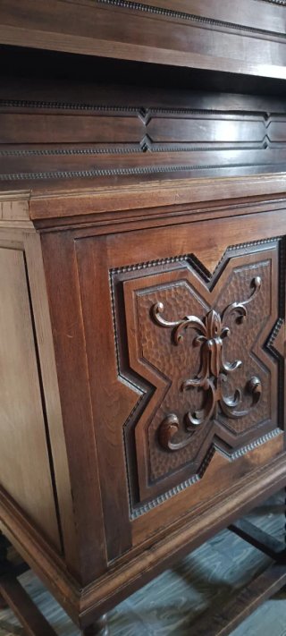 Mueble aparador madera tallada