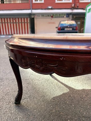 Mesa antigua redonda de mármol y madera