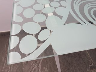 Mesa cristal con caballetes