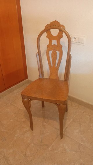 Sillas antiguas de madera