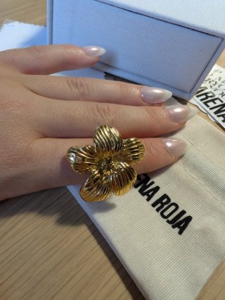 Anillo La Flor Arena Roja Dorado