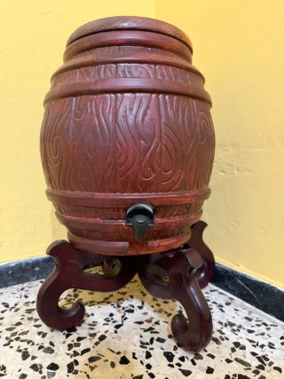 Tonel con grifo y soporte