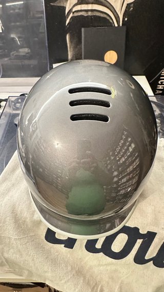 Casco Thousand Gris plata