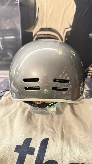Casco Thousand Gris plata
