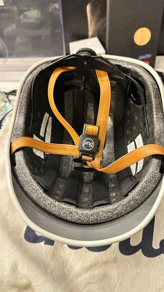 Casco Thousand Gris plata