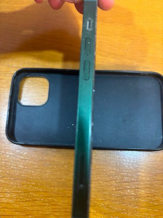 iPhone 13 verde pantalla rota atrás y bateria 80%