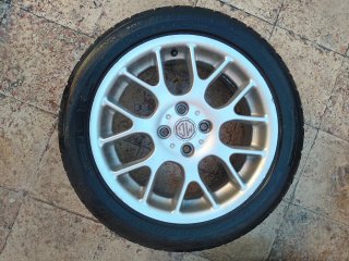 Llantas MG 16' con neumáticos 195/50R16