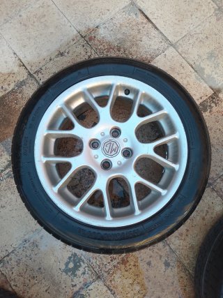 Llantas MG 16' con neumáticos 195/50R16