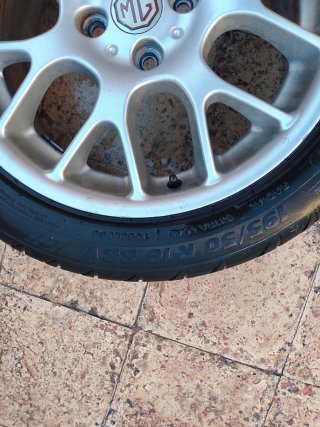 Llantas MG 16' con neumáticos 195/50R16