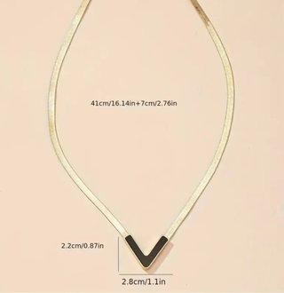 Collar V dorado con detalle rojo
