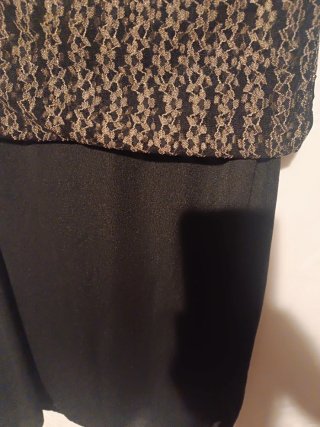 Falda negra con estampado dorado