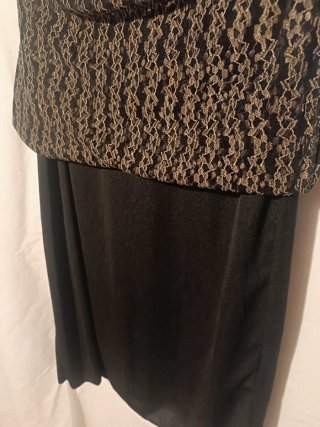 Falda negra con estampado dorado