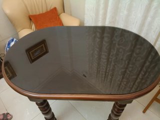 Mesa de comedor ovalada de madera