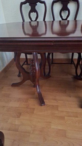 Mesa extensible y 6 sillas Reina Ana