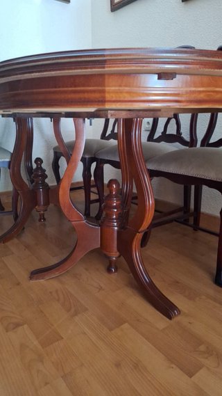 Mesa extensible y 6 sillas Reina Ana