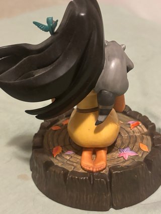 Figura WDCC Pocahontas con Meeko y Flit. Disney