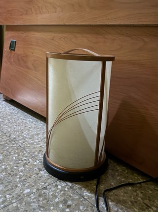 Lámpara de mesa cilíndrica