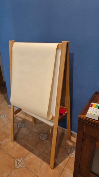 Pizarra infantil con rollo de papel