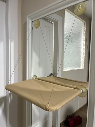 Cama para gato de ventana beige