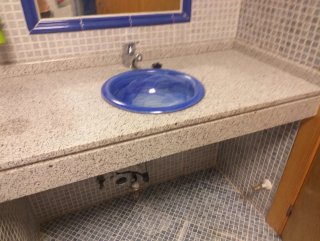 Encimera Granito + Lavabo Vidrio Azul Artesanal