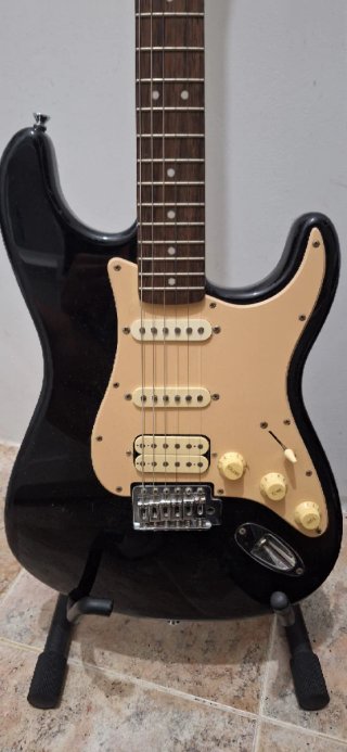 Guitarra Fender Squier Bullet  Stratocaster Negra